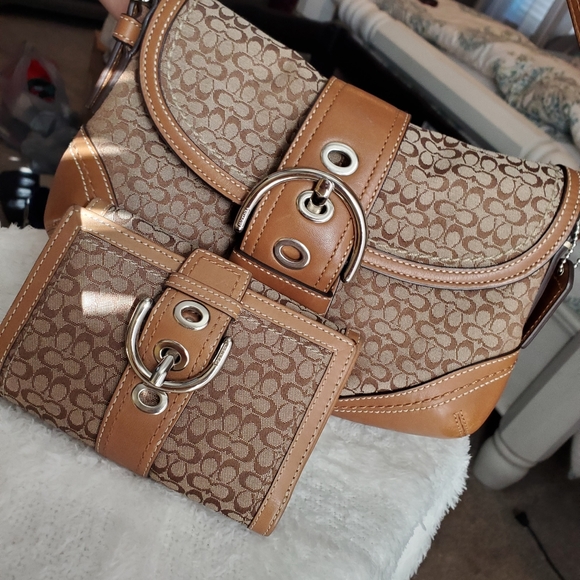 Coach Hand Bag with matching wallet - Picture 1 of 9